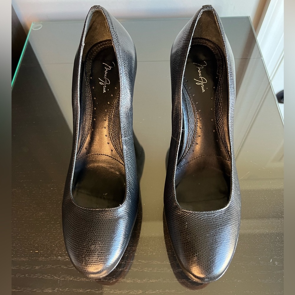 Max Azria black embossed platform pump